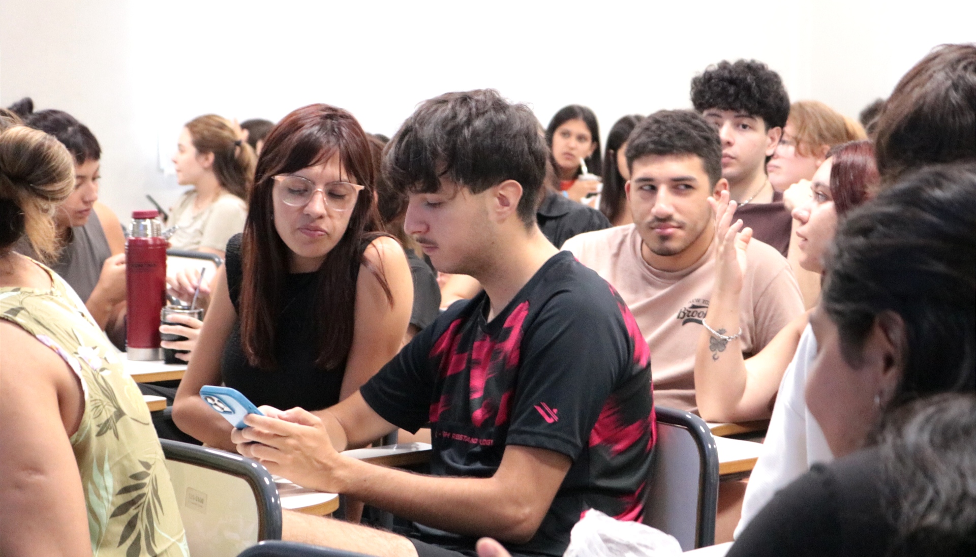 Estudiantes auxiliares docentes: está abierto el llamado a concurso para cubrir seis cargos ad-honorem en la Sede Paraná